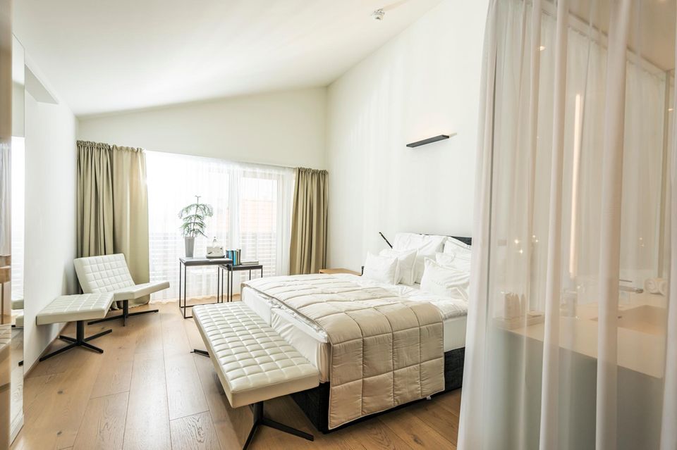 Nach dem Gourmetmenü warten gemütliche Zimmer auf Gäste des „Mörwald Hotel am Wagram“