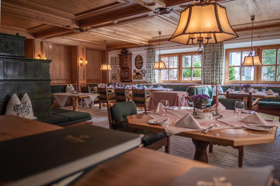 In der gemütlichen „Kutscherstube“ des Hotels „Post Lech“ herrscht kein Mangel an Schmankerln