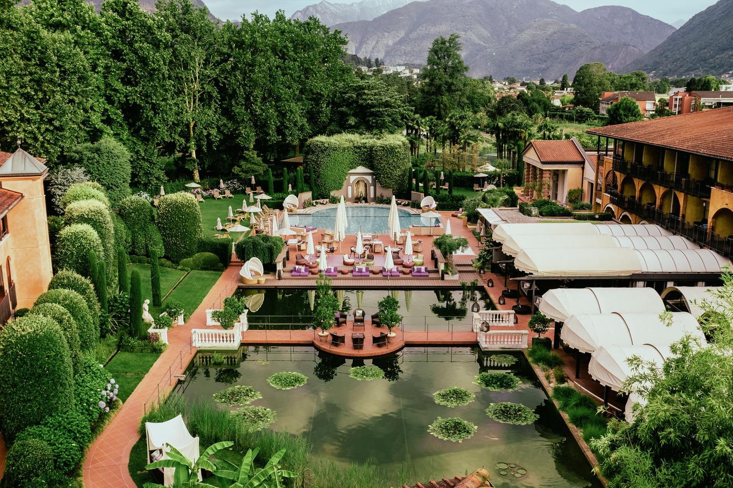 Die paradiesische Gartenanlage liegt am südlichen Rand von Ascona, rund einen Kilometer vom Ortskern entfern