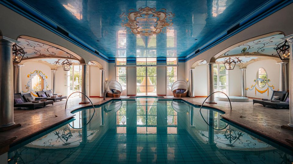 Der beheizte Indoor-Pool des „dipiù“-Spa ist nur ein Highlight des ganzheitlichen Wellness-Konzeptes