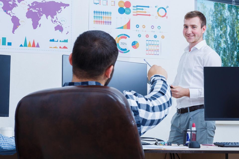 Salesmanager bespricht Zahlen
