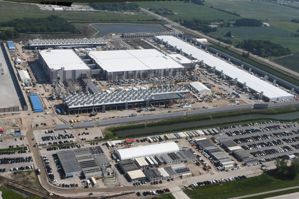 In Mount Pleasant im US-Bundesstaat Wisconsin baut Microsoft gerade für 3 Mrd. Dollar ein neues Rechenzentrum – eines von vielen gigantischen Projekten, die zurzeit in den Vereinigten Staaten entstehen