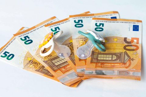 Geldscheine mit Schnuller