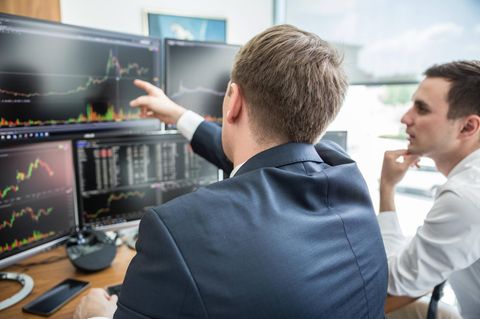 Aktive Fondsmanager versprechen, ihre jeweilige Benchmark zu schlagen – im Aktienbereich ist das häufig der breite Markt, also der MSCI World Index.