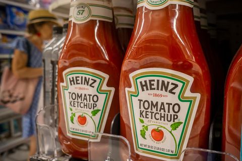 Buffett investierte in Ketchup, als er Kraft Heinz kauft. Aufgegangen ist das Investment bisher nicht