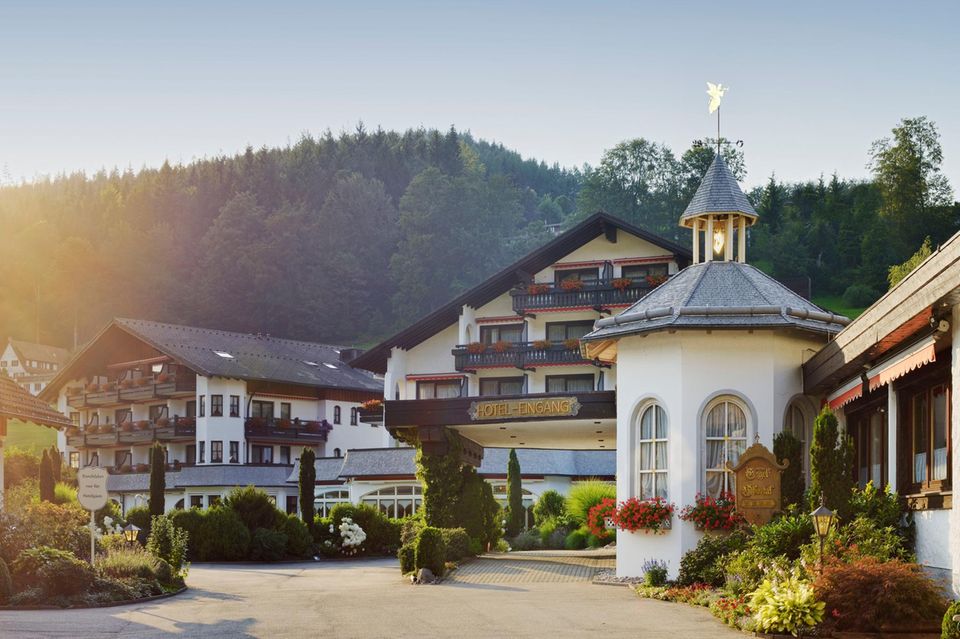 Die Ursprünge des Fünf-Sterne-Hotels Engel Obertal gehen auf einen Gasthof des späten 18. Jahrhunderts zurück