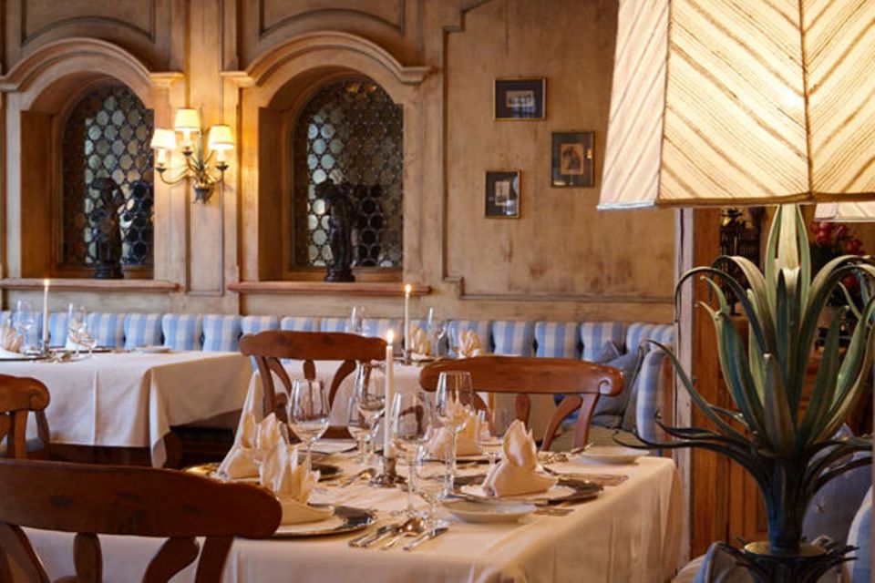 Im bodenständigen „Restaurant Engel“ kommen regionale Zutaten wie Schwarzwälder Reh und Forellen aus Obertal auf den Tisch