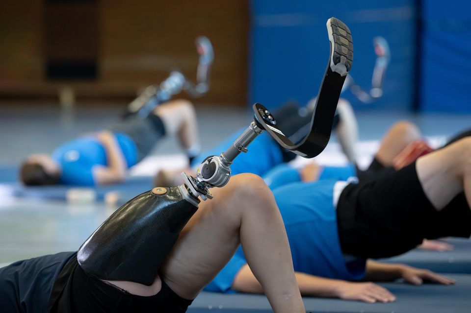 Mensch mit einer Prothese beim Sport