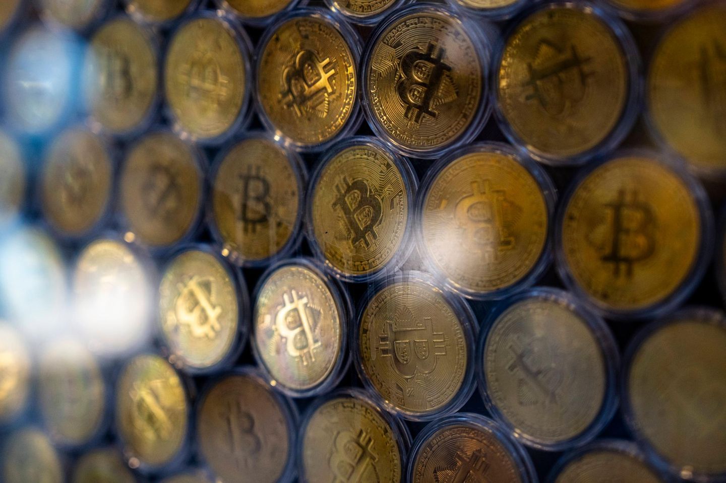 Der Bitcoin-Kurs hat erstmals die Marke von 124.000 Dollar übersprungen