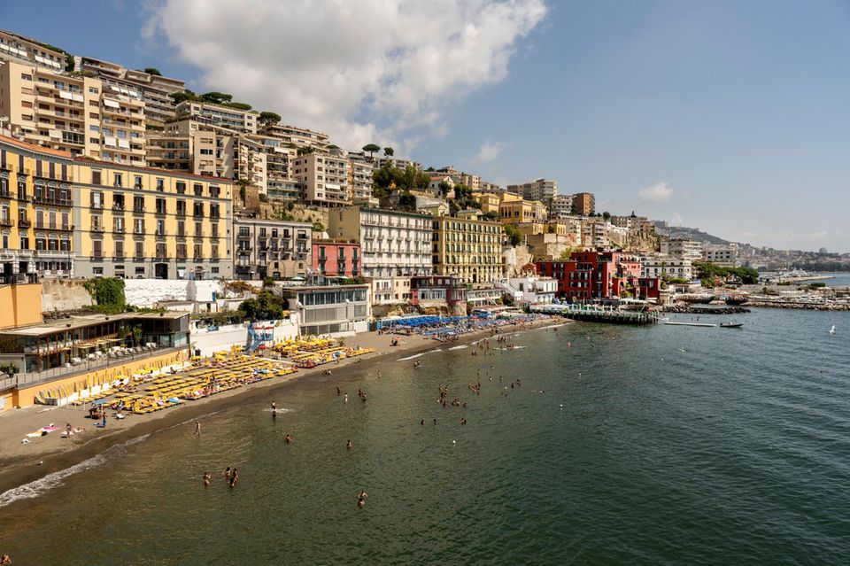 İtalya'daki Posillipo Körfezi'nin Panoraması