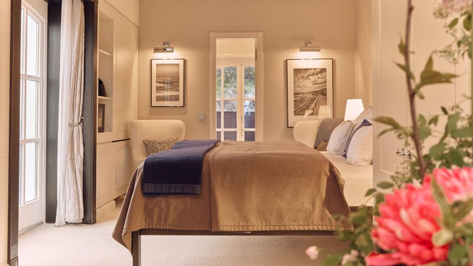 Die Zimmer sind elegant eingerichtet und bieten im Erdgeschoss einen Zugang zur eigenen Terrasse