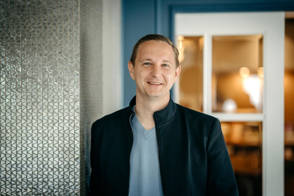 Geschäftsführer und Mitgesellschafter Jan-Philipp Berner ist weiterhin kulinarischer Ideengeber im „Söl'ring Hof“