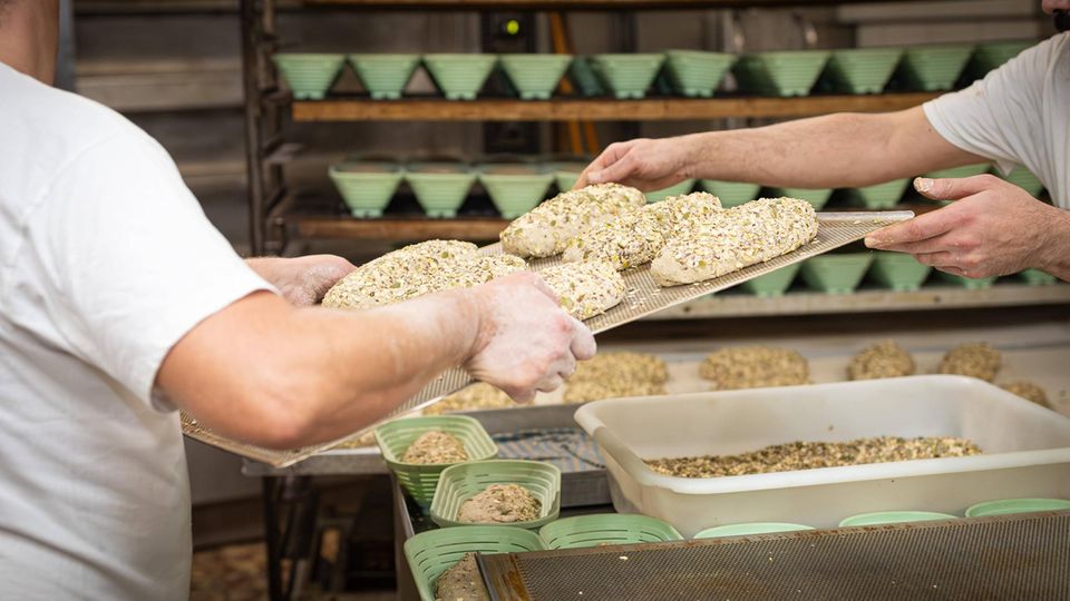 KI jetzt in Backstuben: Brötchen backen