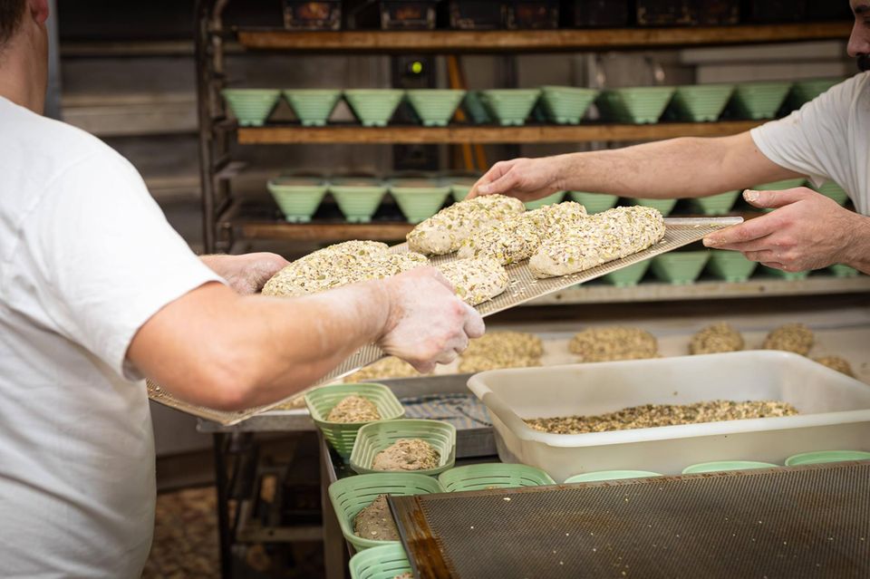 KI jetzt in Backstuben: Brötchen backen