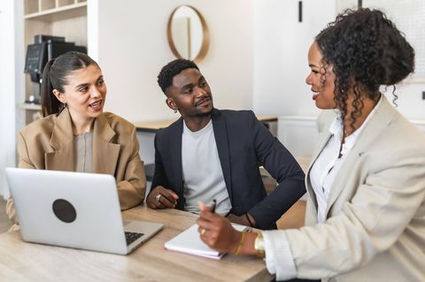 Unternehmen sollten Mitarbeitenden vertrauen und auf überflüssige Meetings verzichten – nur zwei Rezepte, um Unternehmen zukunftssicher zu machen