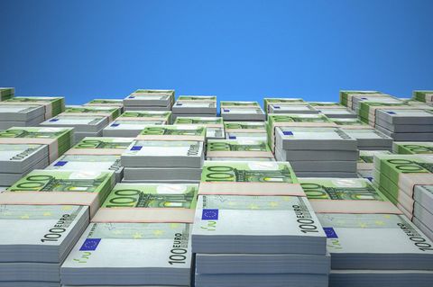 Stapel von 100-Euro-Scheinen