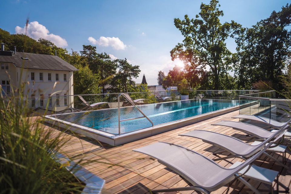 Der Rooftop-Pool des Hotels ist über zwölf Meter lang und auch für sportliche Schwimmer geeignet