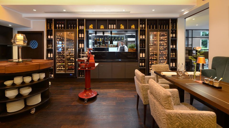 In der Brasserie „Toujours“ kommen Snacks, Burger, Steaks und vegetarische Alternativen auf den Teller