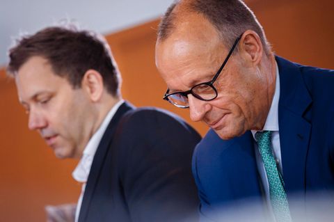 Finanzminister Klingbeil und Kanzler Merz bei einer Kabinettssitzung