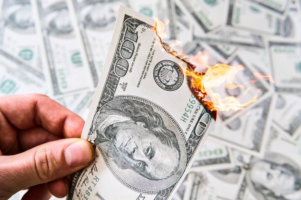 Brennender Dollar-Schein