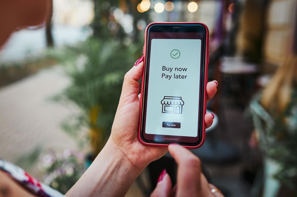 Buy now pay later auf einem Smartphone