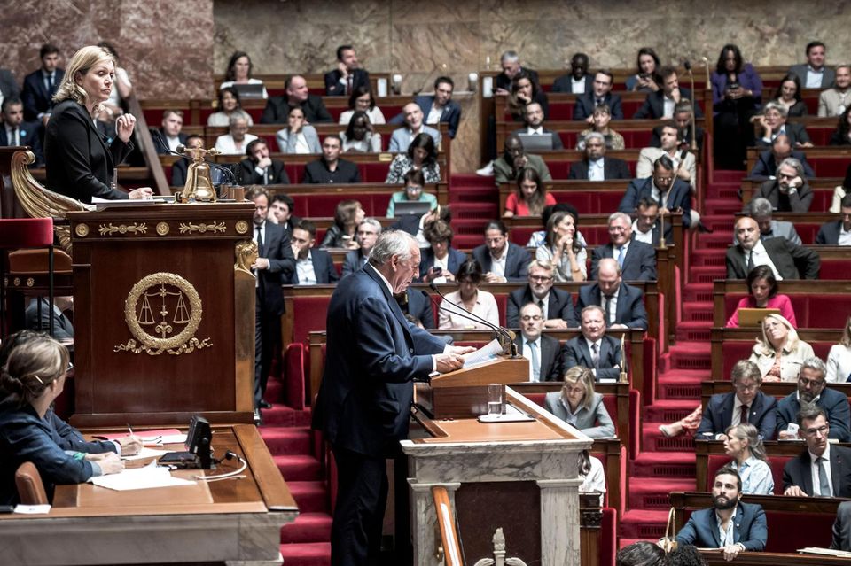 Frankreichs Premier Bayrou in der Nationalversammlung in Paris