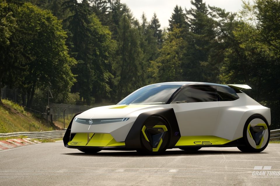 Leider wird ein Corsa mit 800 Elektro-PS in der kommenden Generation keine Realität. Doch auch Designer wollen einmal träumen und es krachen lassen. All das bietet der Opel Corsa GSE Vision Gran Turismo, der eher auf den Großbildschirm gehört als auf die Straße. Bestenfalls gibt die IAA-Studie einige Hinweise auf die kommende Generation des Corsa, der spätestens 2027 auf den Markt rollen dürfte. Er wird jedoch zum Ärger eingefleischter Opel-Fans kaum mit Rennreifen, gigantischem Spoiler-Ornat, Überrollkäfig und Rundstreckengenen daherkommen