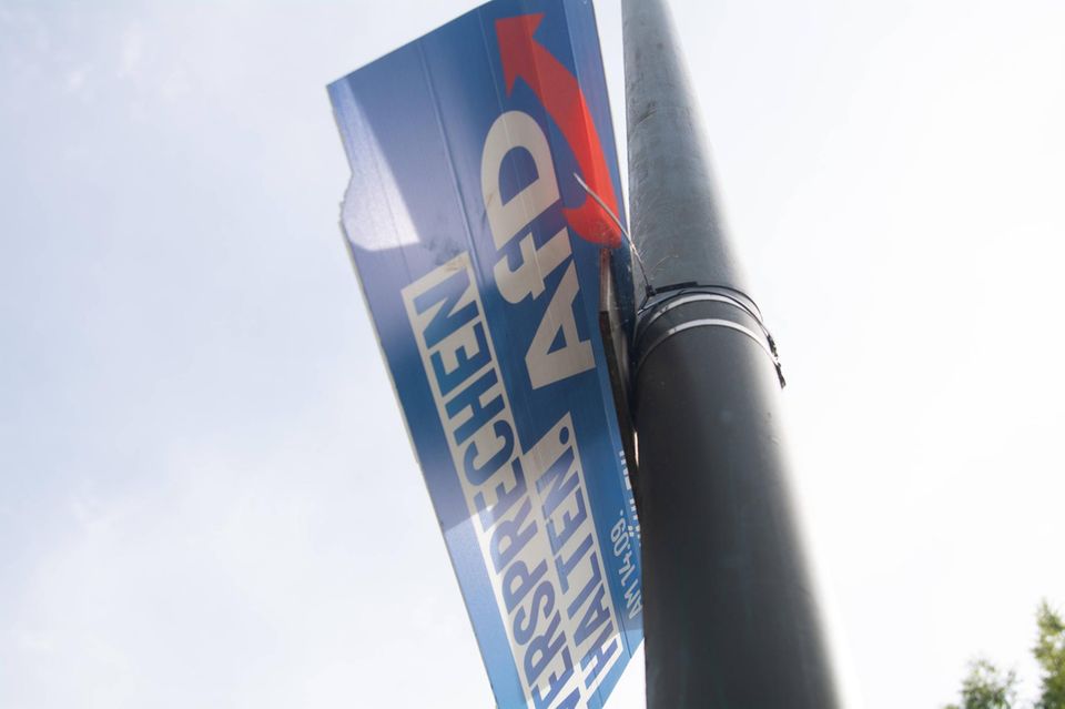 Wer bestimmt, wer antreten darf? Zumindest die Plakate machen nicht den Eindruck, dass die AfD-Vertreter nicht in allen Gemeinden antreten darf.
