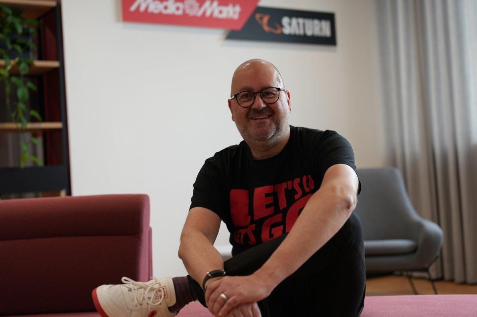Michael Schuld ist Chief Marketing Officer und Mitglied des Executive Board bei MediaMarktSaturn. Dabei betreut er unter anderem die Bereiche Marketing und Brand Management. Zuvor hatte er mehrere Führungspositionen in der deutschen Medianlandschaft inne.