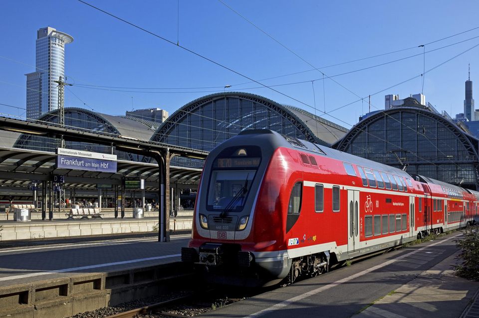 Regionalzug im Frankfurter Hauptbahnhof