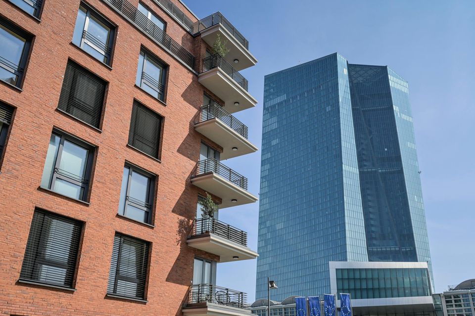 Neubauwohnungen in Frankfurt. Gerade in großen Städten mit wenig Angebot ist der Weg über den Makler oft der einfachste