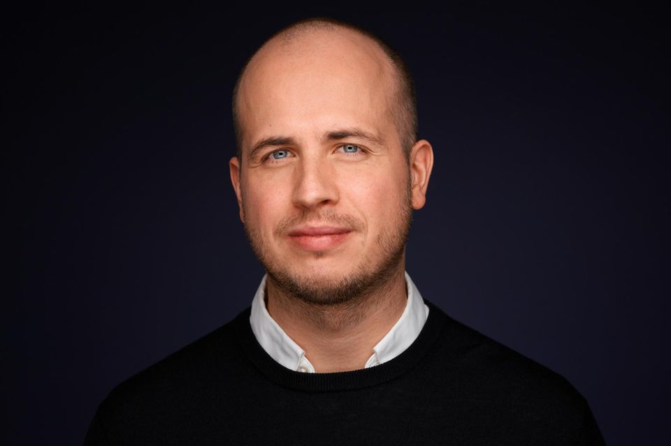 Merlin Lauenburg, 35, wurde im Oktober 2023 Deutschland-Geschäftsführer von Tibber, dem digitalen Ökostrom-Anbieter aus Norwegen, der mit dynamischen Strompreisen handelt. Zuvor arbeitete der Finanzexperte in der Viessmann-Gruppe