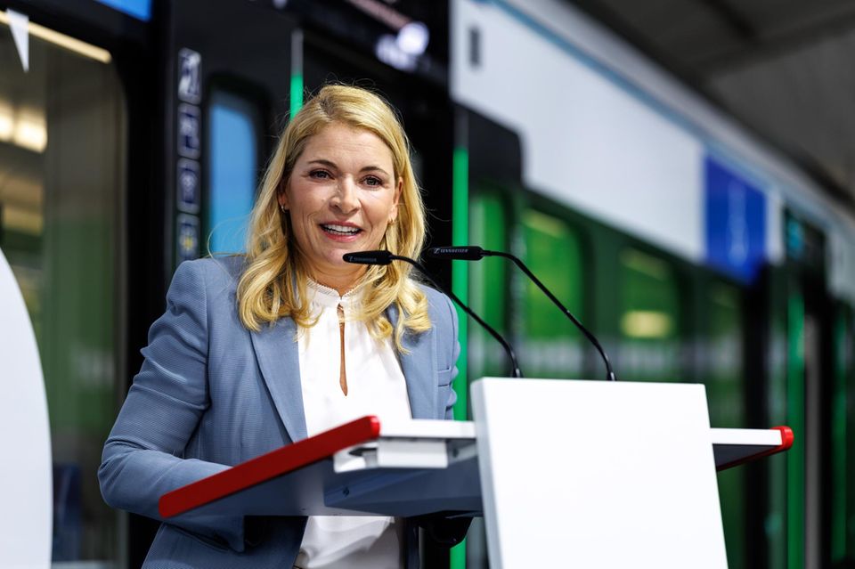 Evelyn Palla, Vorständin Regionalverkehr der Deutschen Bahn AG