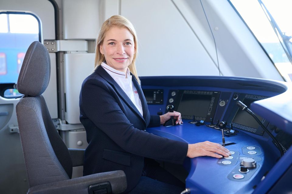 Evelyn Palla im Zug
