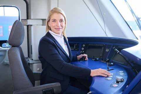Evelyn Palla im Zug