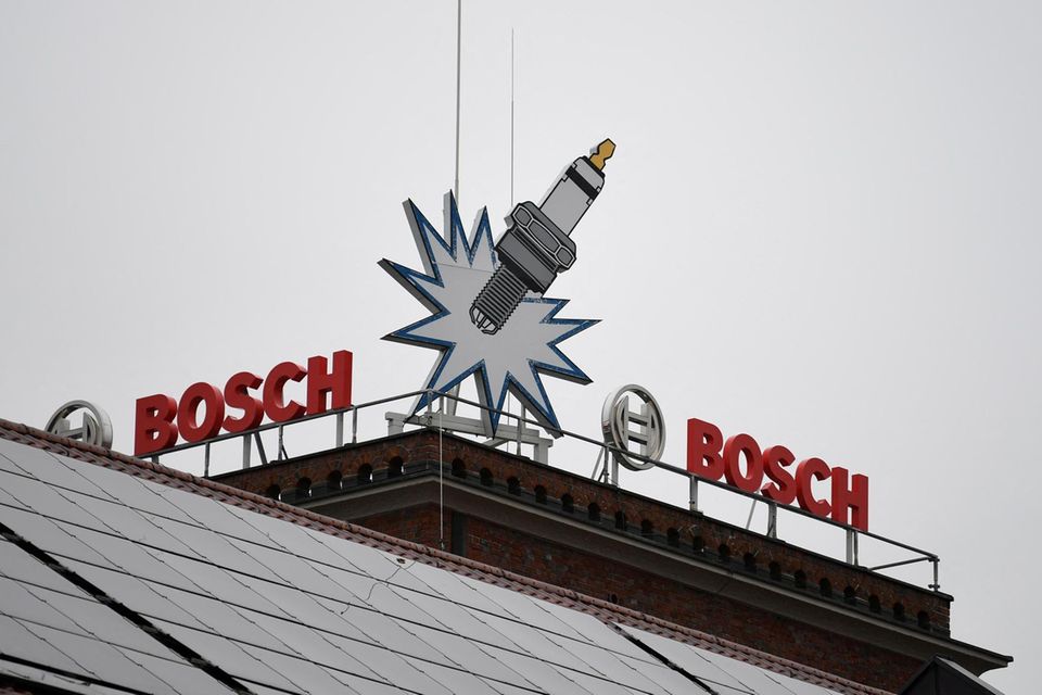 Abbildung einer Zündkerze auf einem Bosch-Gebäude in Bamberg