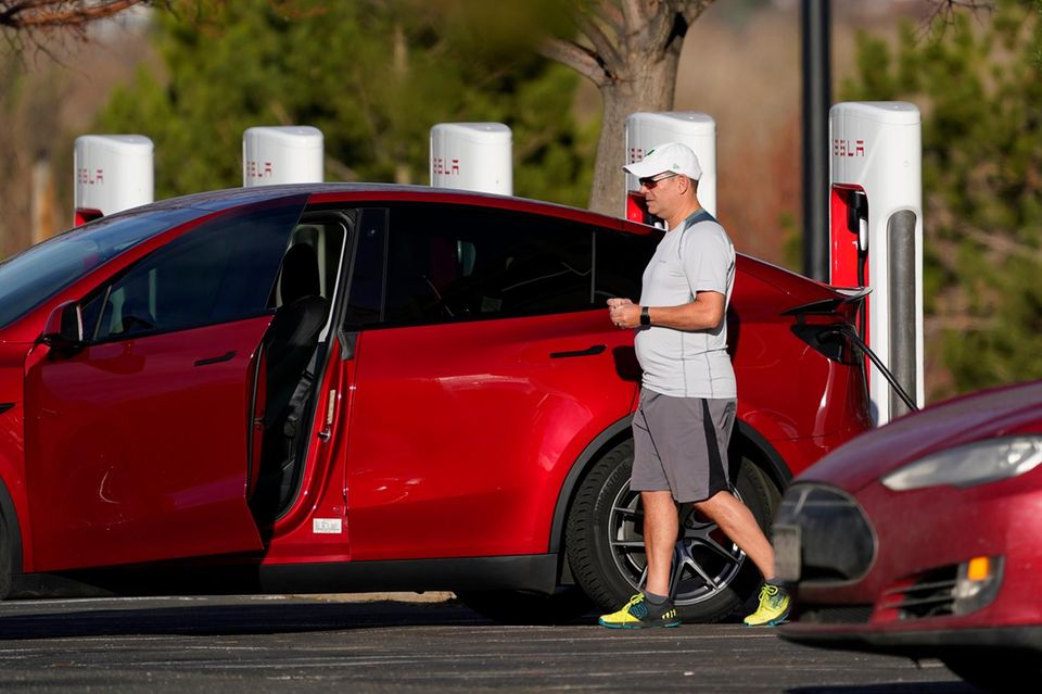 Nach Medienberichten und einer ersten Mängelbeurteilung der zuständigen US-Behörde hat Tesla ein Türproblem beim Modell Y