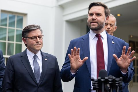 US-Vizepräsident JD Vance macht die Demokraten für den drohenden Shutdown verantwortlich. Die Demokraten sagen, die Entscheidung liegt an den Republikanern