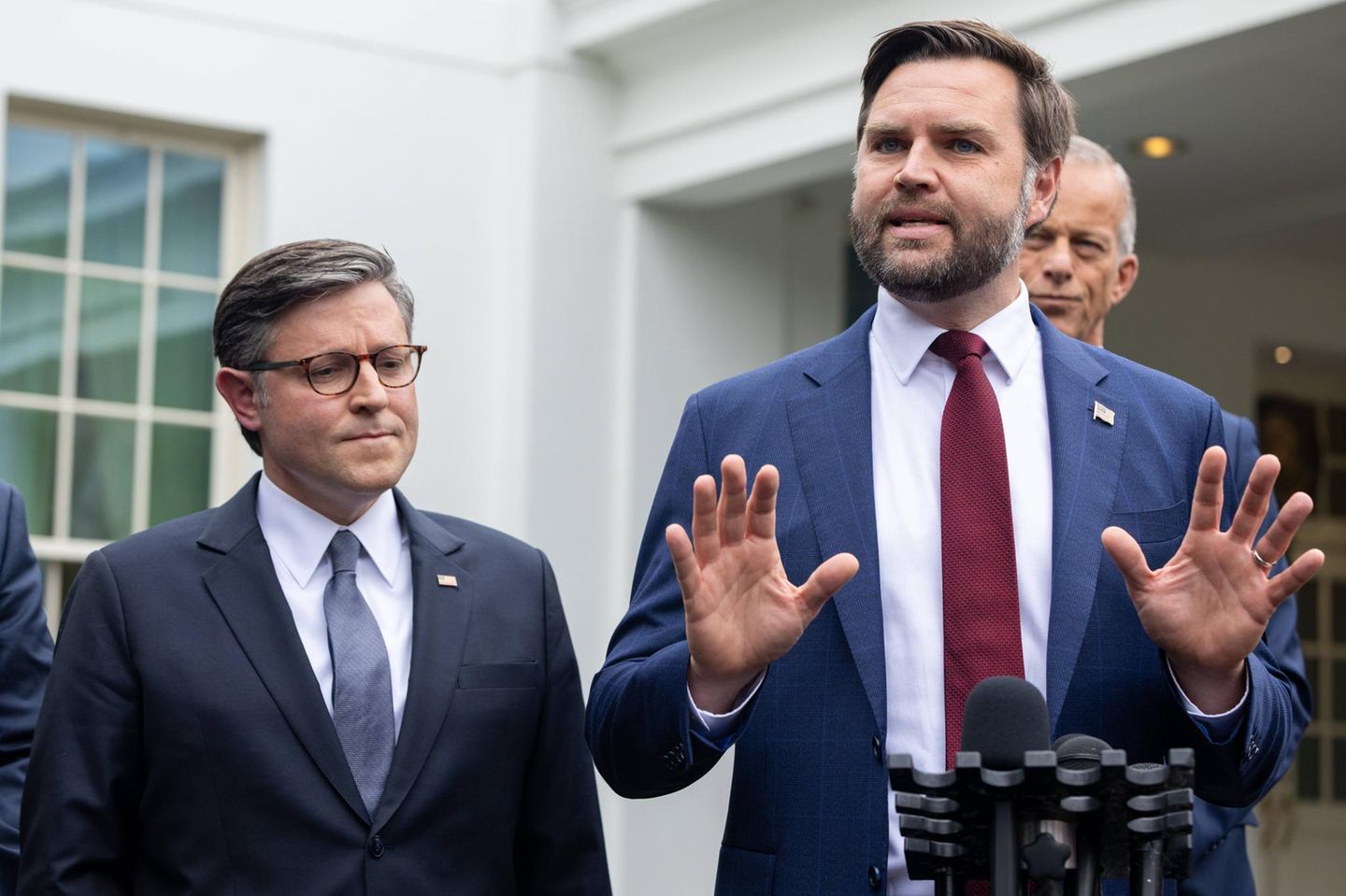 US-Vizepräsident JD Vance macht die Demokraten für den drohenden Shutdown verantwortlich. Die Demokraten sagen, die Entscheidung liegt an den Republikanern