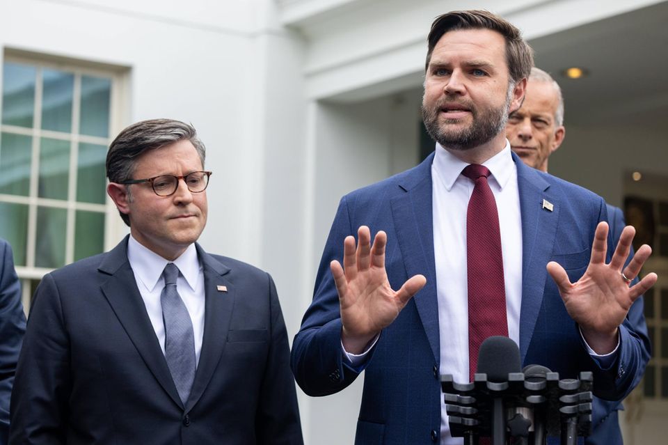 Der US-Vizepräsident JD Vance macht die Demokraten für den drohenden Shutdown verantwortlich. Die Demokraten sagen, die Entscheidung liegt an den Republikanern
