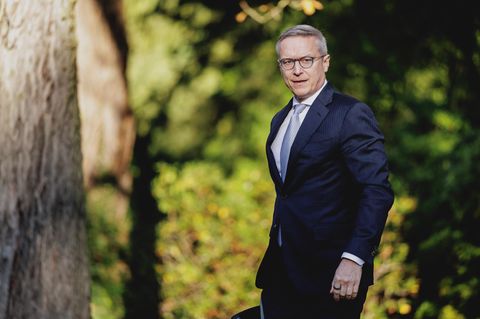 Digitalminister Karsten Wildberger auf dem Weg zur Kabinettsklausur in der Berliner Villa Borsig