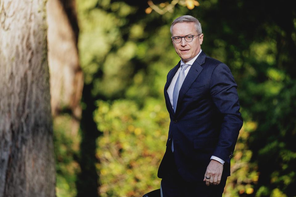 Digitalminister Karsten Wildberger auf dem Weg zur Kabinettsklausur in der Berliner Villa Borsig