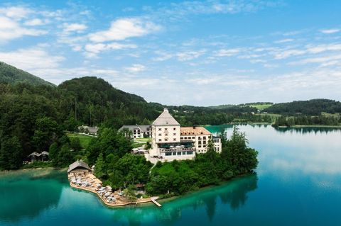 Märchenhafter Luxus und Ruhe am See, damit punktet das Rosewood Schloss Fuschl bei verwöhnten Gästen und „Sissi“-Fans aus aller Welt