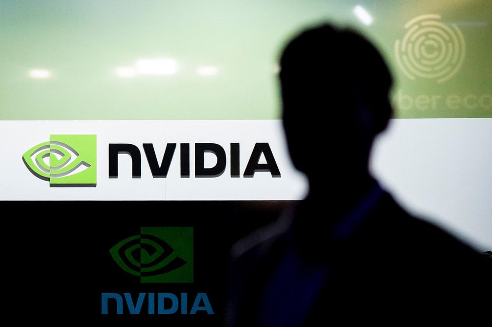 Der Nvidia-Schriftzug ist bei einer Konferenz in Montreal zu sehen