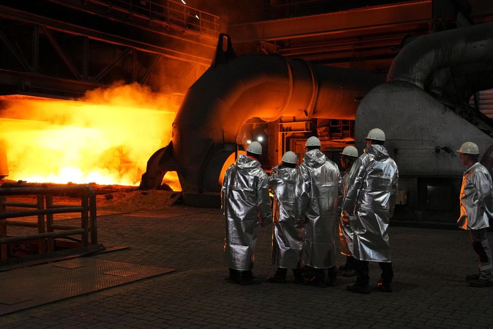Einer der Hochöfen von Thyssenkrupp Steel Europe in Duisburg