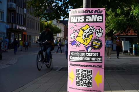 Plakatwerbung für den Volksentscheid in Hamburg zum Grundeinkommen