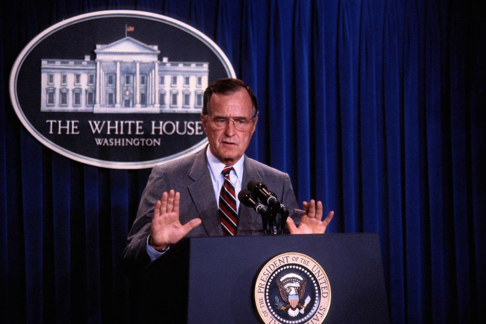 US-Präsident George H. W. Bush bei einer Pressekonferenz