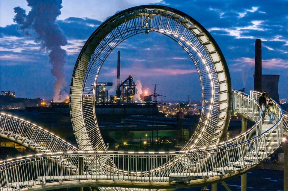 Hüttenwerke Krupp-Mannesmann in Duisburg: Die Aktie des Stahlkonzerns Thyssenkrupp streben aufwärts