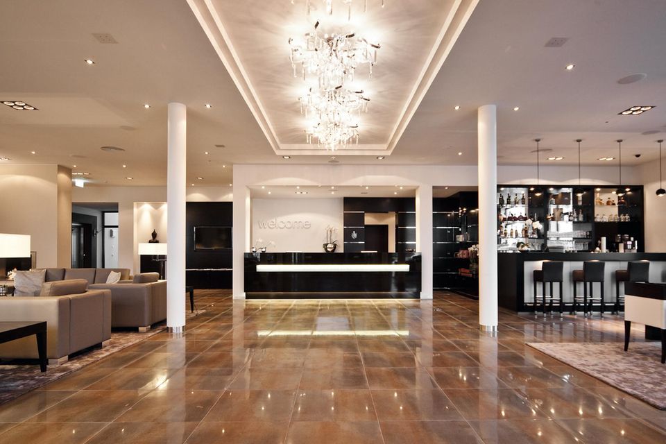 Von der Lobby bis zu den Zimmern prägt der Stil von Gastgeberin Stephanie Teigelkamp die „Burg Schwarzenstein“