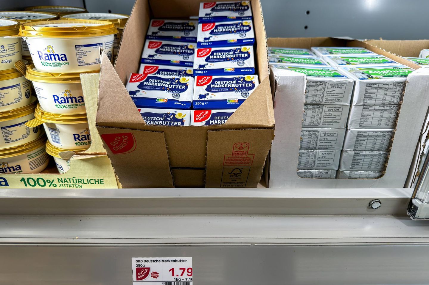 Für Butter mussten Verbraucher im Mai immer noch fast 18 Prozent mehr bezahlen als im Vorjahresmonat. Grundsätzlich hielten die großen Steigerungen der Lebensmittelpreise die Gesamtinflation hoch.